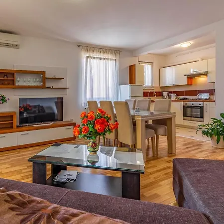 Istriensonne - Veruda Mit Grillterrasse Apartment *
