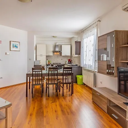 Apartment Istriensonne - Veruda Mit Grillterrasse Pula